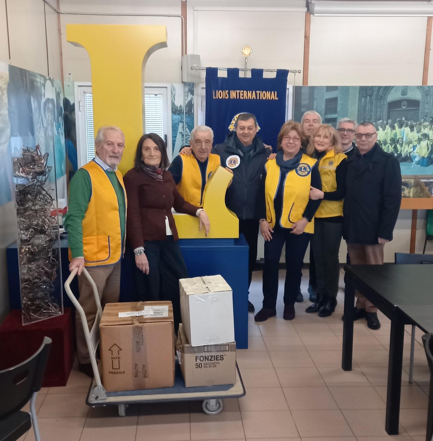 Visita  a Chivasso al centro raccolta Lions Occhiali